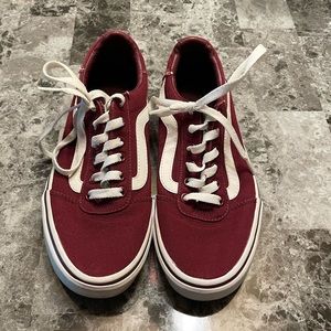 CLASSIC Low Top Burgundy Vans